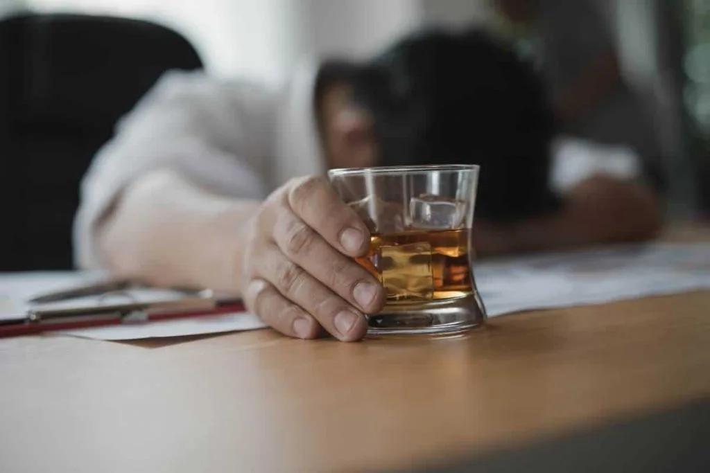 como-ajudar-parente-sofre-vicio-alcool