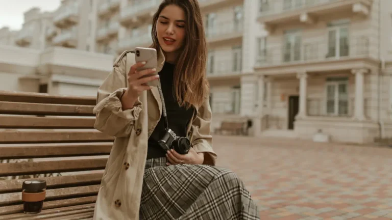 Looks com saia midi: saiba como incorporar essa tendência em todas as ocasiões