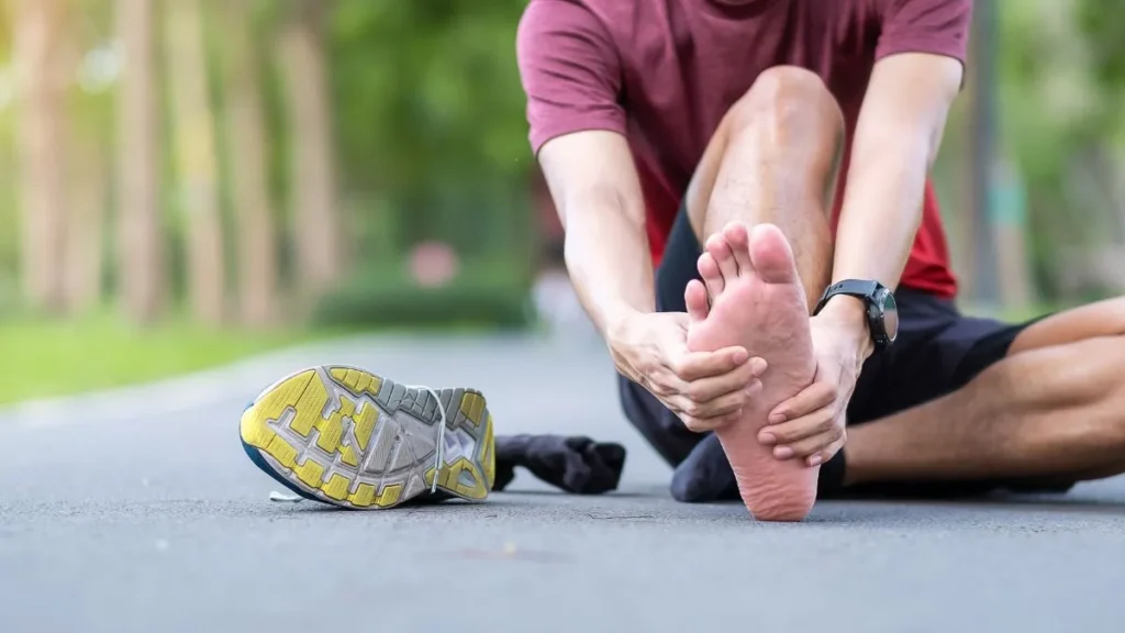 Quem tem fascite plantar pode trabalhar em pé