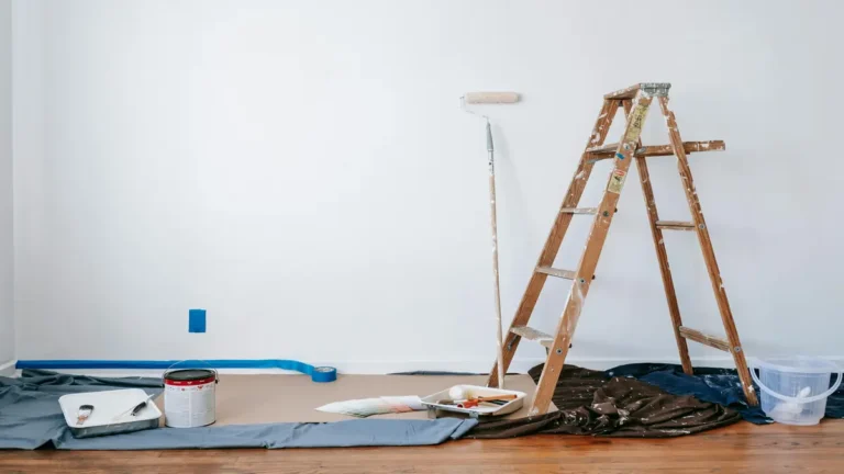 Pintura preventiva: quando repintar a casa para proteger paredes e fachadas