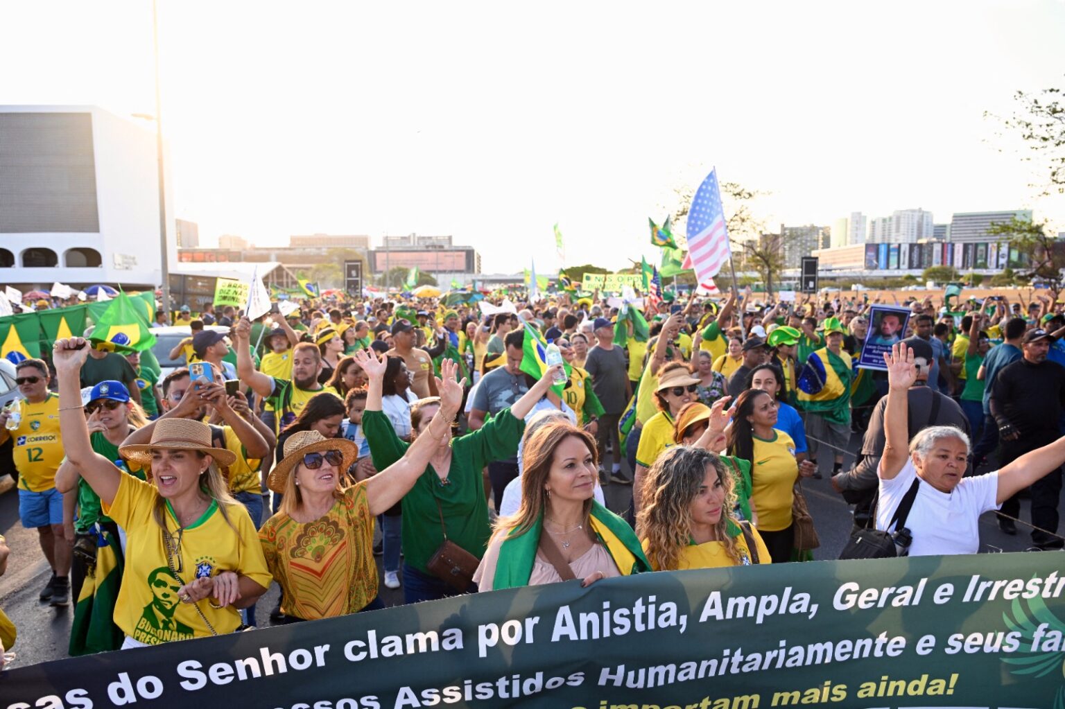 Presos do 8/1 esperançosos com PL da dosimetria