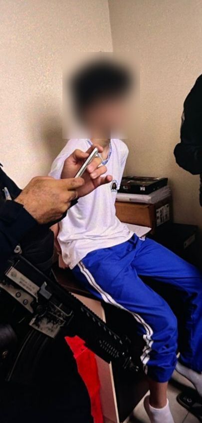 Adolescente se entrega após ataque a tiros em escola; 2 mortas