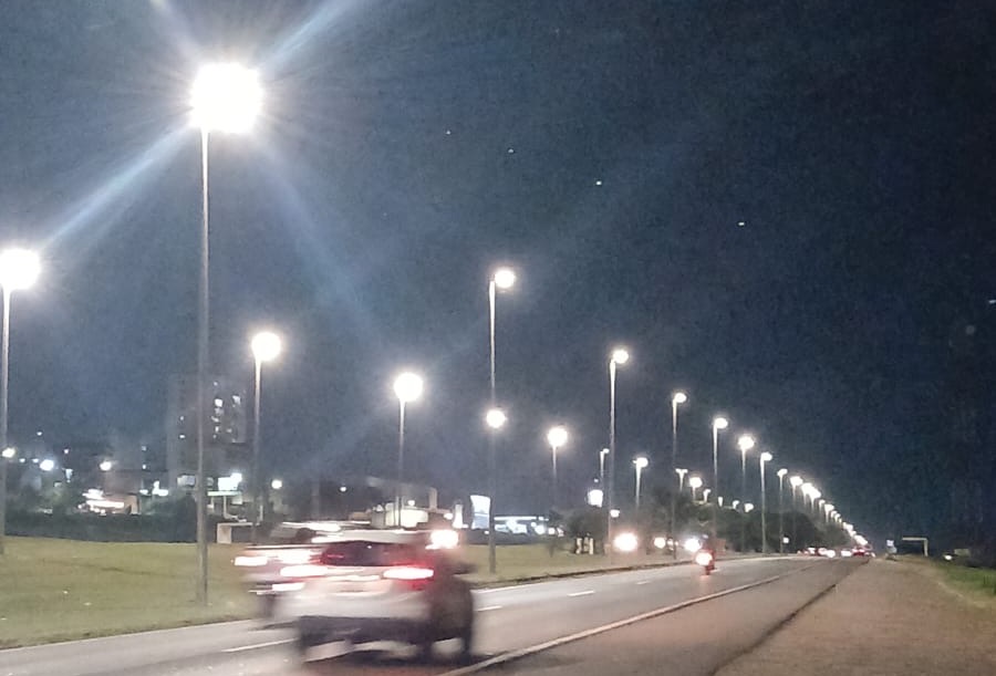 Força-tarefa do GDF leva iluminação a Samambaia