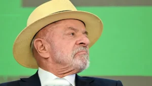 Lula usará chapéu pela primeira vez na foto de urna em 2026