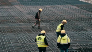 Como aumentar a eficiência em obras industriais utilizando aço